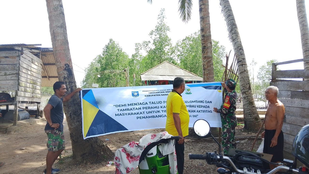 Lawan Tambang Ilegal, Nelayan Belo Laut Pasang Spanduk Larangan di Talut Dermaga
