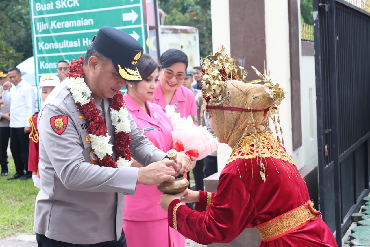 Kunjungi Polres Bangka Tengah, Kapolda Babel Ingatkan Anggota Jaga Disiplin dan Humanis