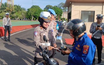 Sebelum Razia di Jalan, Kasat Lantas dan Propam Periksa Kendaraan Anggota Polres Basel