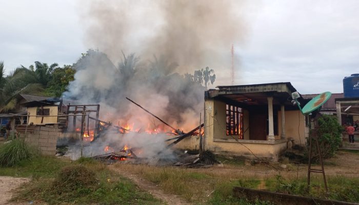 Rumah Semi Permanen di Desa Sangku Ludes Dilalap Si Jago Merah