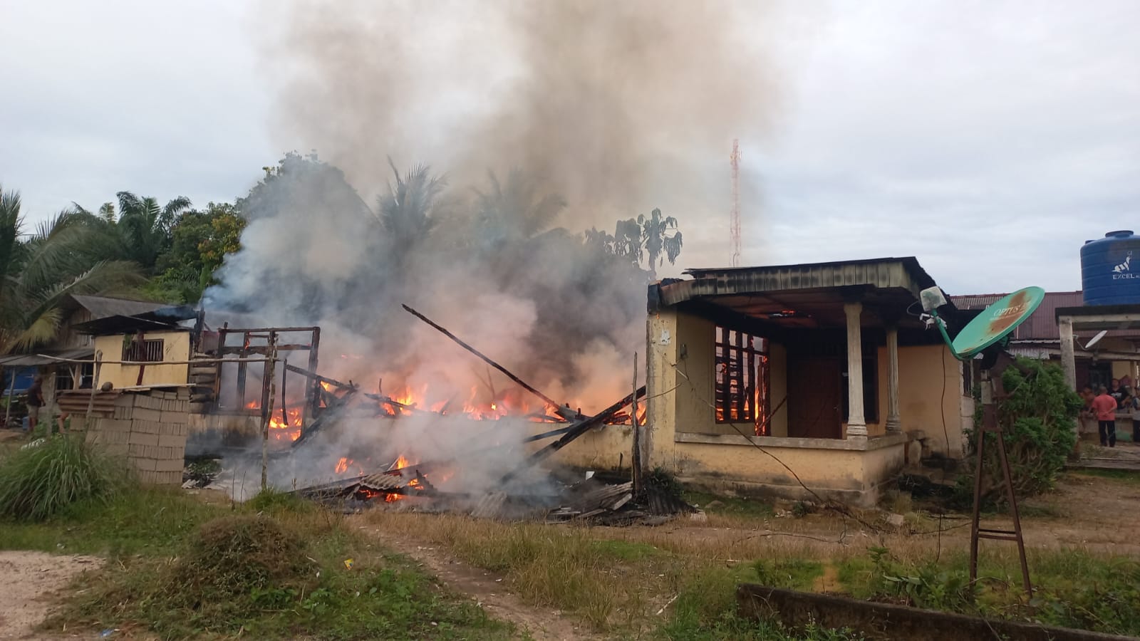 Rumah Semi Permanen di Desa Sangku Ludes Dilalap Si Jago Merah