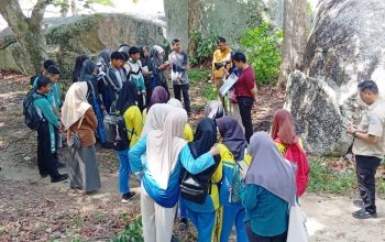 ITB Ajak Pelajar Eksplor Flora Langka dan Ekowisata Digital di Pantai Tanjung Labun
