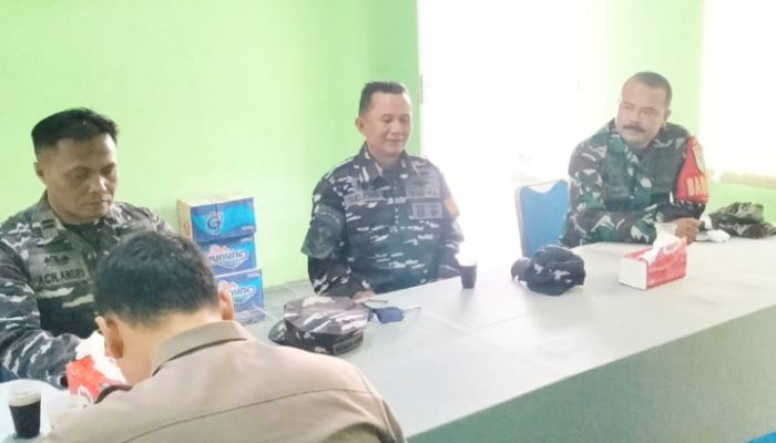 Babinsa Koramil 2302/Bojonegara Laksanakan Komsos dengan Warga dan Tokoh Masyarakat