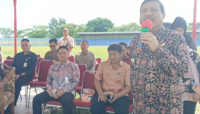 Wali Kota Pangkalpinang Serahkan Beasiswa dan Perlengkapan Sekolah, Tegaskan Komitmen Pendidikan untuk Semua
