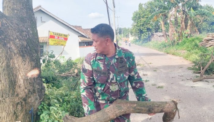 Koramil 2306/Mancak Gelar Kegiatan Karbak Bersama Warga di Dua Desa