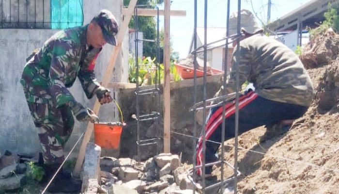 Babinsa Koramil 2304/Anyar Laksanakan Karya Bakti Bersama Warga di Dua Desa