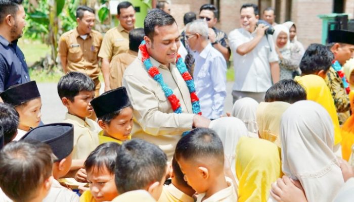 Rohid Dampingi Penyaluran Makan Bergizi Gratis di Kampar : Bentuk Nyata Kepedulian Pemerintah pada Anak Sekolah