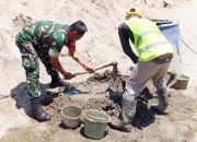 Koramil 2303/Pulomerak Gelar Kegiatan Karbak di Dua Lokasi, Bantu Warga Bangun Fasilitas Lingkungan