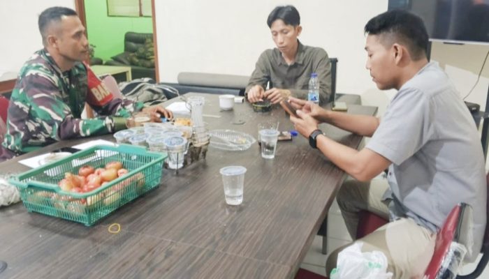 Babinsa Koramil 2302/Bojonegara Laksanakan Komsos Bahas Keamanan dan Gotong Royong di Kecamatan Pulo Ampel