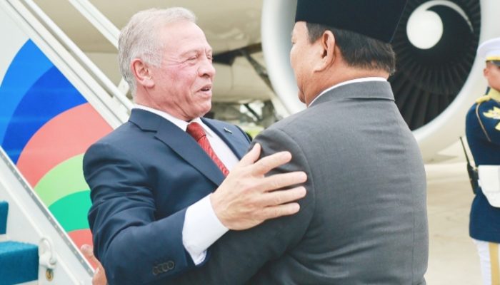 Prabowo Sambut Hangat Raja Abdullah II di Halim, Tampilkan Keakraban Dua Sahabat Lama