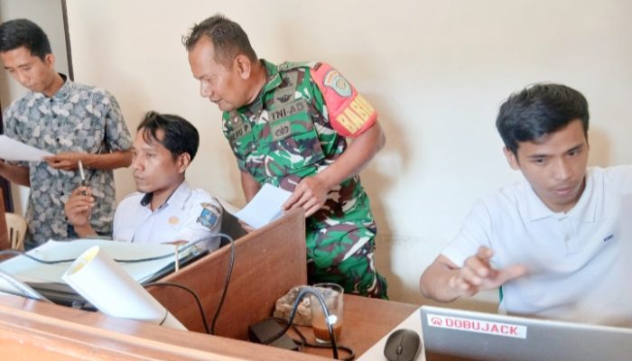 Babinsa Koramil 2305/Cinangka Lakukan Pendataan Wilayah di Dua Desa