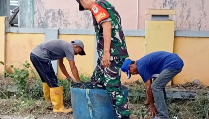 Koramil 2301/Cilegon Gelar Karya Bakti di Dua Kelurahan untuk Perbaikan Jalan dan Drainase