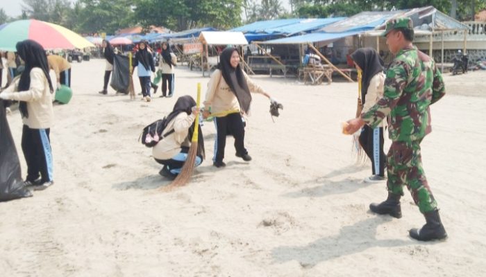 Koramil 2304/Anyar Gelar Karya Bakti di Dua Desa : Bersihkan Pantai dan Bangun Irigasi