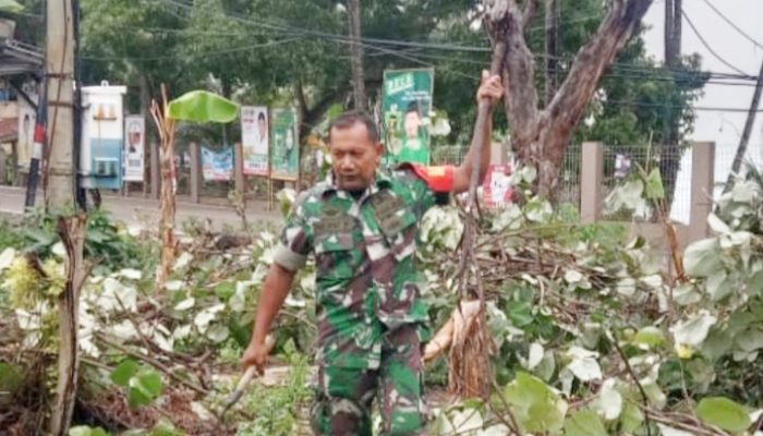 Koramil 2305/Cinangka Gelar Karya Bakti di Dua Desa untuk Bantu Warga dan Antisipasi Cuaca Ekstrem