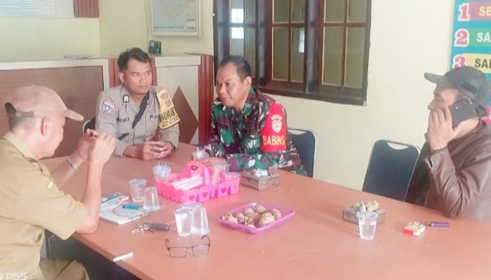 Babinsa Koramil 2302/Bojonegara Perkuat Keamanan dan Gotong Royong Lewat Komsos di Dua Desa