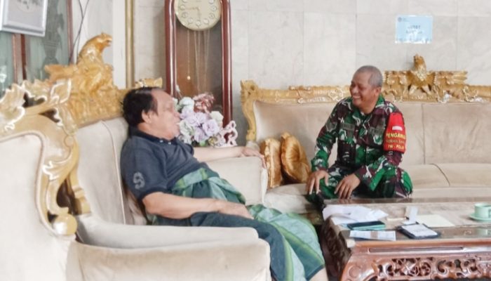 Koramil 2303/Pulomerak Perkuat Sinergi Warga Lewat Komsos : Fokus Kebersihan Lingkungan dan Sosialisasi Ketenagakerjaan