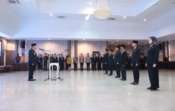 Hidayat Arsani Lantik 8 Pejabat Pemprov Babel: Jangan Sekali-Kali Langgar Aturan