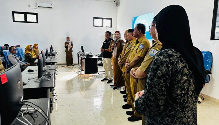 Tinjau Tes CAT, Wabup Debby Tekankan Pentingnya Manajemen Talenta ASN