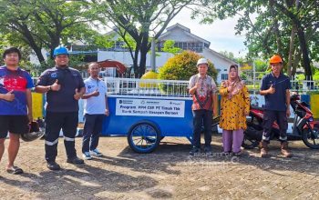 PT Timah Serahkan Motor Sampah ke Bank Sampah Basayan Berseri di Sungailiat