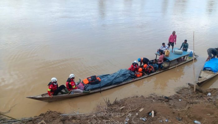 Pascabanjir Aceh Tamiang, Tim ERG PT Timah Antar Logistik ke Kampung Sekumur Lewat Jalur Sungai