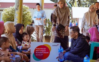 Indosat Salurkan Bantuan untuk Warga Terdampak Banjir Padang Pariaman