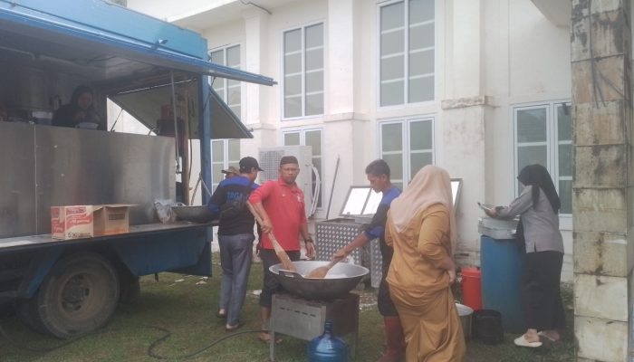 Sigap Tangani Banjir, BPBD Bangka Barat Bangun Dapur Umum untuk Warga Tanjung