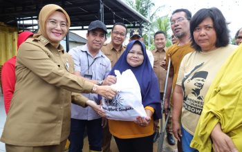 Pemkot Pangkalpinang dan PT Timah Salurkan 300 Paket Sembako untuk Korban Banjir Rob