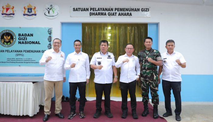 Hidayat Arsani Resmikan Program Makan Bergizi Gratis di Sungailiat
