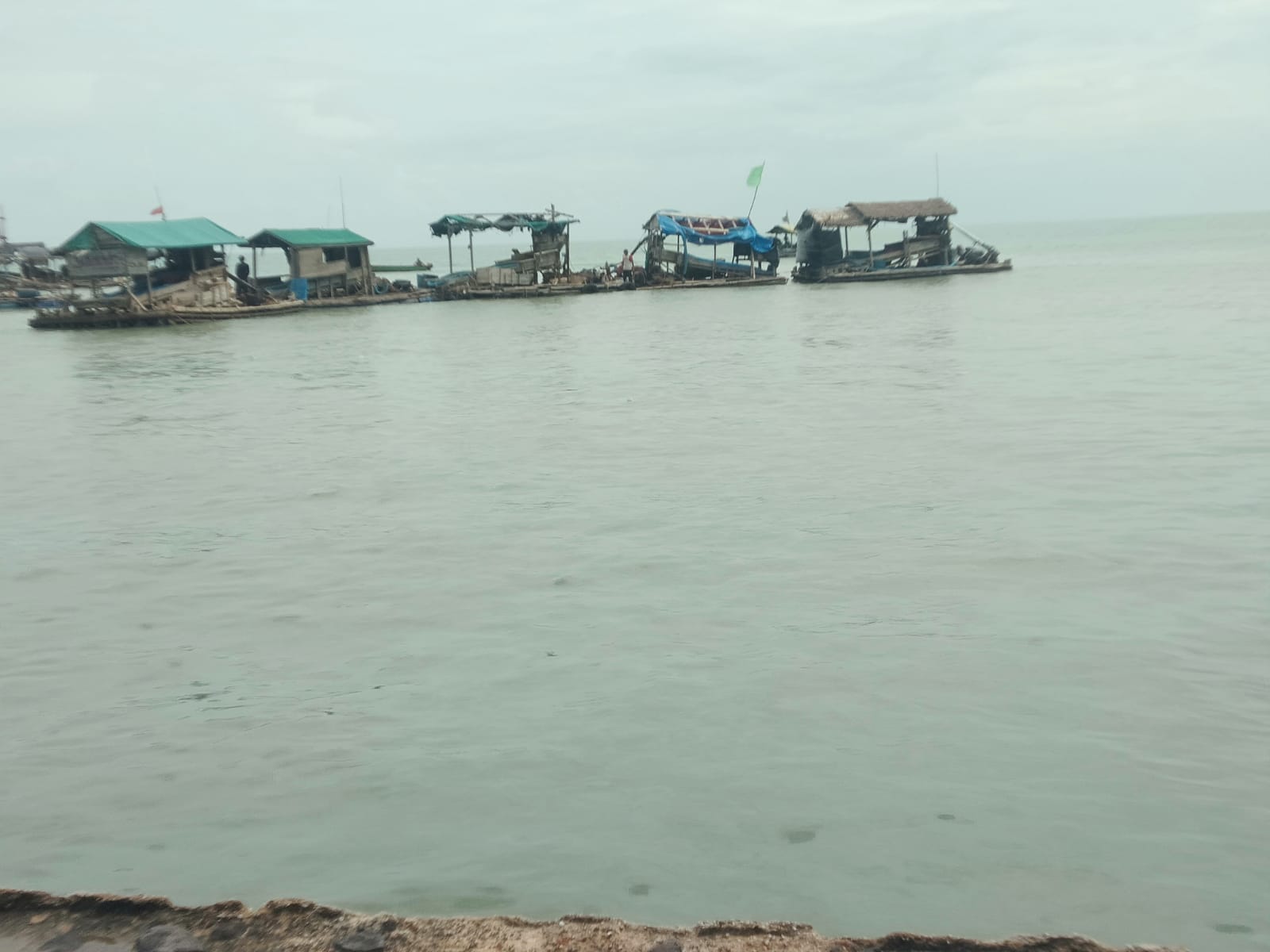 TNI AL Tertibkan Ponton Isap Ilegal di Pantai Asmara Mentok