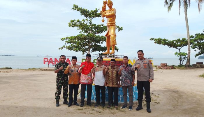 Wabup Bangka Barat Resmikan Tugu Perang Ketupat di Pantai Pasir Kuning Tempilang