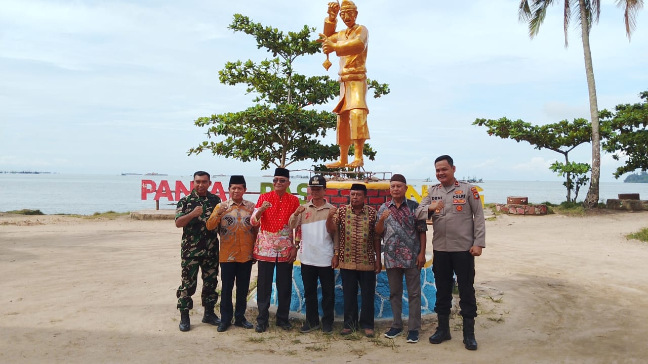 Wabup Bangka Barat Resmikan Tugu Perang Ketupat di Pantai Pasir Kuning Tempilang