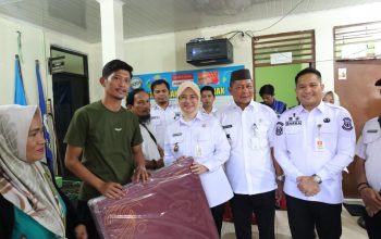 Pemkot Pangkalpinang Salurkan Bantuan Kemensos untuk Warga Terdampak Banjir Rob