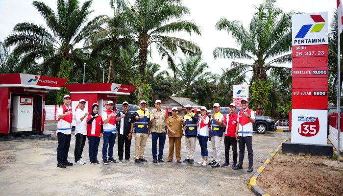 Pertamina Patra Niaga Uji Coba Penyaluran BBM Satu Harga di Desa Nyelanding