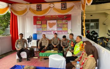 Babinsa TNI AD Ikut Siaga Amankan Nataru 2026 di Pos Pam Kelapa Bangka Barat