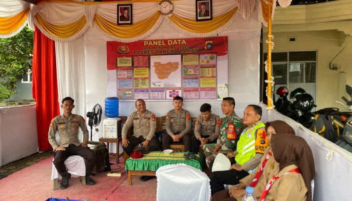 Babinsa TNI AD Ikut Siaga Amankan Nataru 2026 di Pos Pam Kelapa Bangka Barat