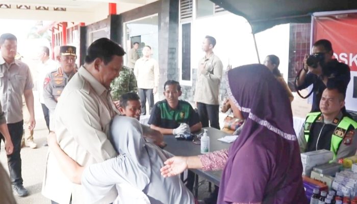 Prabowo Tinjau Dapur Umum dan Warga Terdampak Bencana di Tapanuli