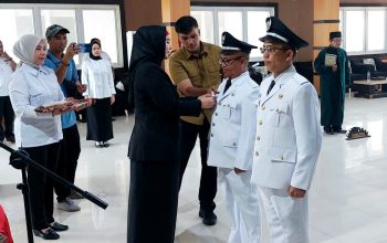 Debby Minta Pj Kades Bangka Kota dan Tiram yang Dilantik Layani Warga dengan Hati