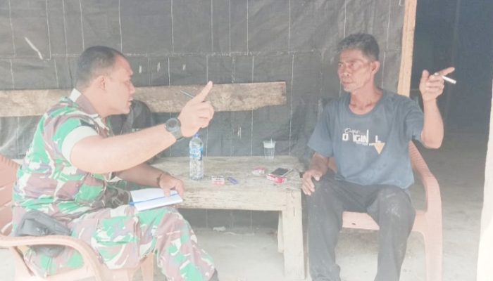 Babinsa Koramil 2306/Mancak Gelar Pendataan Warga dan Poskamling di Dua Desa