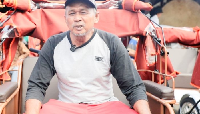 Cerita Maskur, Tukang Becak yang Terharu Dapat Bantuan Becak Listrik di Banyumas