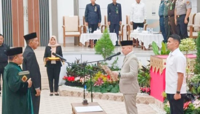 Rustam menggantikan Zeki Yamani setelah proses PAW disetujui Kemendagri