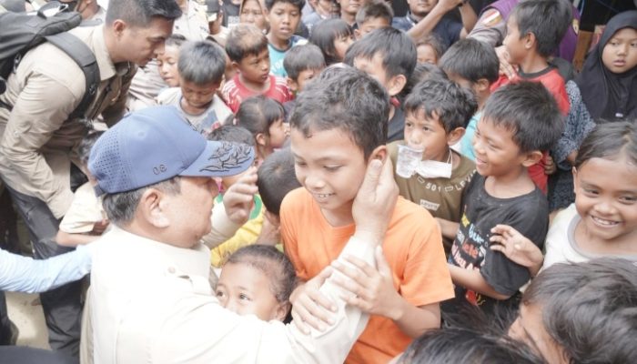 Prabowo Tinjau Pengungsian Aceh Tamiang, Dengarkan Langsung Harapan Anak Korban Bencana