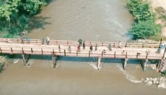 Pembangunan Jembatan Gantung Jadi Prioritas TNI Bantu Siswa Mengakses Sekolah