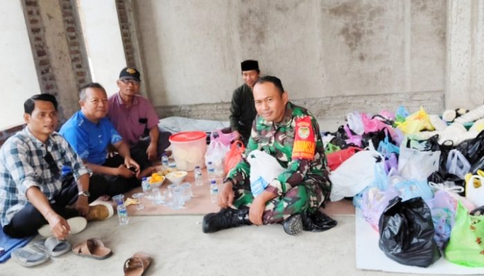 Babinsa Koramil 2302/Bojonegara Perkuat Keamanan dan Gotong Royong Lewat Komsos di Wilayah Binaan