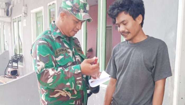 Babinsa Koramil 2303/Pulomerak Tingkatkan Keamanan dan Ketertiban Lewat Pendataan Warga