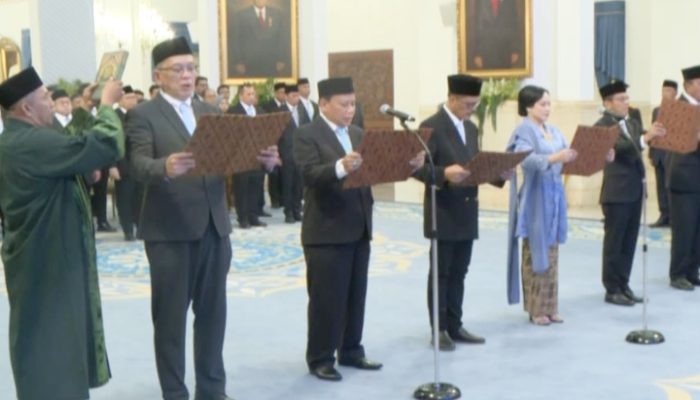 Prabowo Lantik 7 Anggota KY dan 6 Duta Besar di Istana