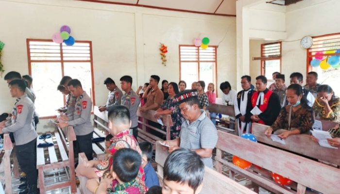 Rayakan Natal, Polri Ubah Posko Pengungsian Jadi Gereja di Sumut