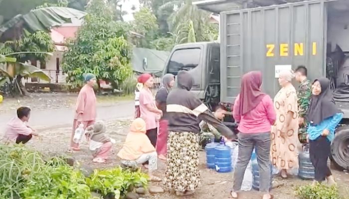 TNI Kerahkan Kendaraan Khusus, Air Bersih untuk Warga Palembayan Agam Makin Tercukupi