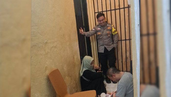 Viral, Aksi Humanis Brigadir Diki Buka Pintu Sel dan Izinkan Tahanan Peluk Anak Tuai Pujian Netizen