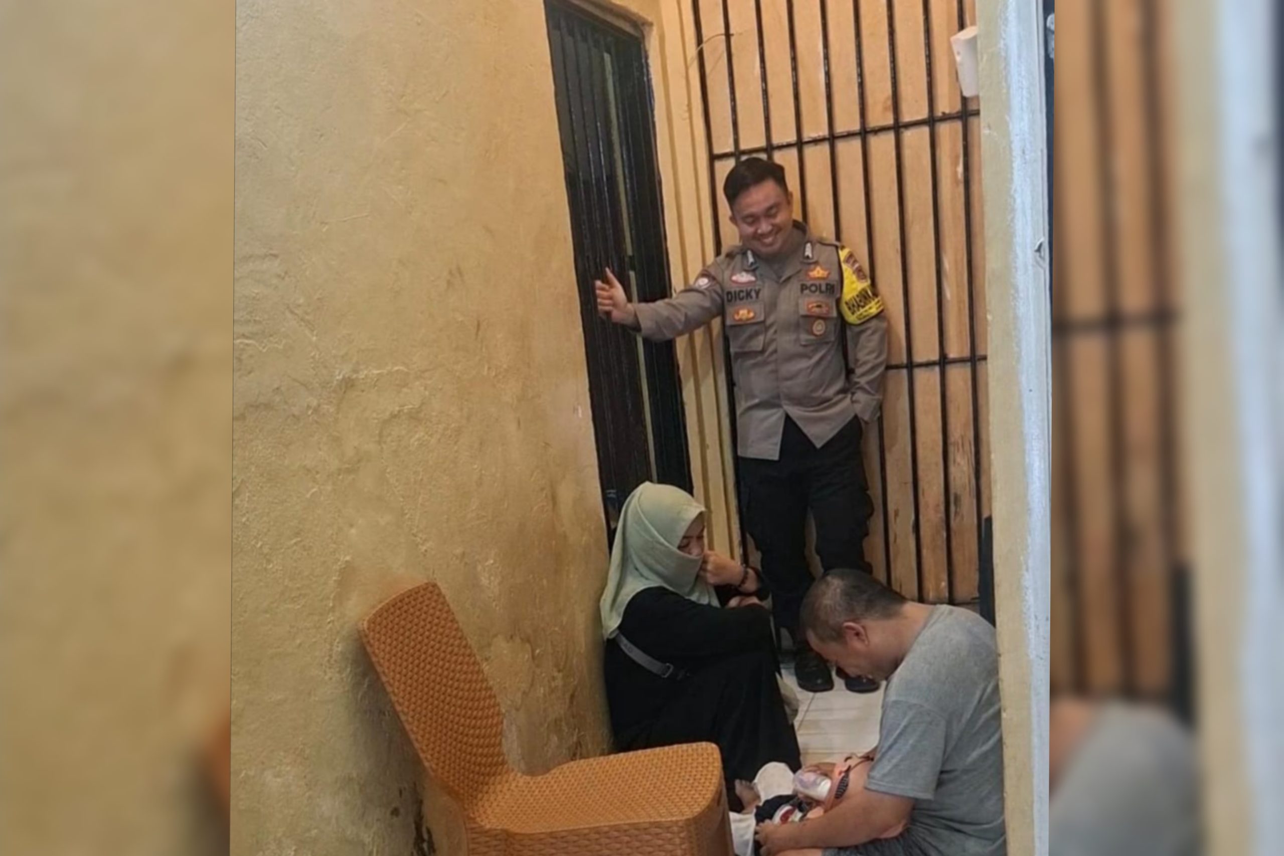 Viral, Aksi Humanis Brigadir Diki Buka Pintu Sel dan Izinkan Tahanan Peluk Anak Tuai Pujian Netizen