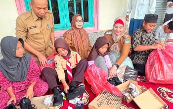 Wabup Debby Bagikan Perlengkapan Sekolah untuk Anak Yatim Piatu di Sidoharjo